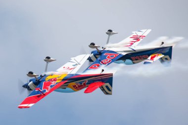 Çek Cumhuriyeti, Pardubice - 7.6.2018 Bulls uçan akrobasi ekibi sırasında Pardubice hava gösterisi 7.06.2018 Pardubice, Çek Cumhuriyeti