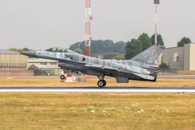 Amerika Birleşik Devletleri, Fairford - 13.7.2018 Lehçe F-16 demo ekran 13.07.2018 Fairford, İngiltere Kraliyet Uluslararası Hava dövme sırasında 