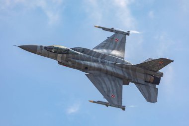 Amerika Birleşik Devletleri, Fairford - 13.7.2018 Lehçe F-16 demo ekran 13.07.2018 Fairford, İngiltere Kraliyet Uluslararası Hava dövme sırasında 