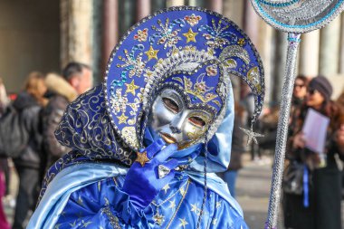 İtalya, Venedik - 2.3.2019 renkler maske ve giysi sırasında Venedik Karnavalı 2.3.2019 Venedik, İtalya