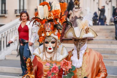 İtalya, Venedik - 2.3.2019 renkler maske ve giysi sırasında Venedik Karnavalı 2.3.2019 Venedik, İtalya