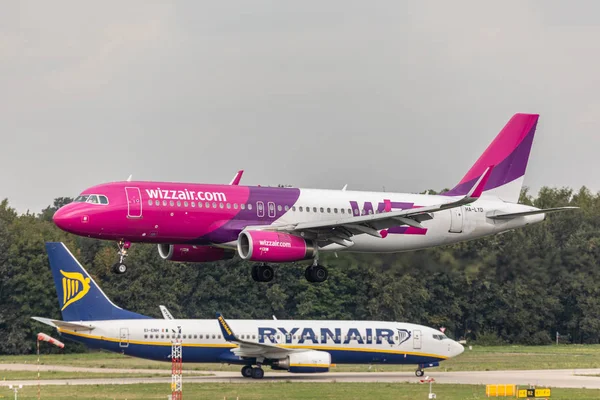 Olanda Eindhoven 2018 Airbus A320 Wizz Air Aeroportul Eindhoven 2018 — Fotografie, imagine de stoc