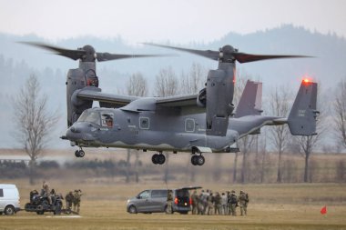 Nowy Targ, Polonya - 14.11.2018 Bell Mv-22 Nowy Targ havaalanında 14.11.2018 Nowy Targ, Polonya için açılış Osprey