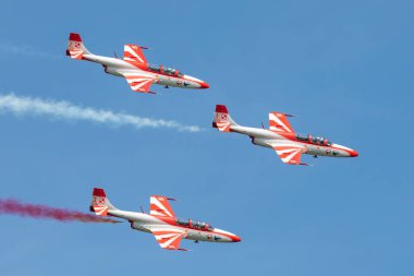 Çek Repubic, Ostrava - 16.9.2018 kırmızı ve beyaz Sparks ekran sırasında Nato gün içinde 16.9.2018 de Ostrava, Çek Reublic