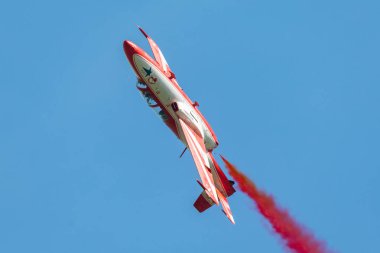Çek Repubic, Ostrava - 16.9.2018 kırmızı ve beyaz Sparks ekran sırasında Nato gün içinde 16.9.2018 de Ostrava, Çek Reublic