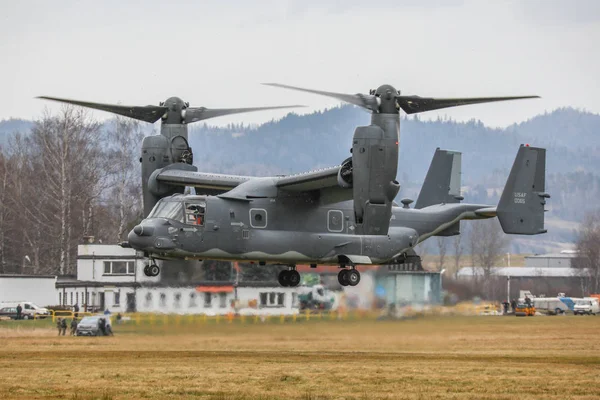 Nowy Targ Polónia 2018 Bell Aterragem Osprey Nowy Targ Airport — Fotografia de Stock