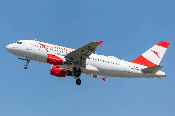 Vienna Austria 2019 Airbus A319 Austrian Airlines Taking Vienna Schwechat — Stock Photo, Image