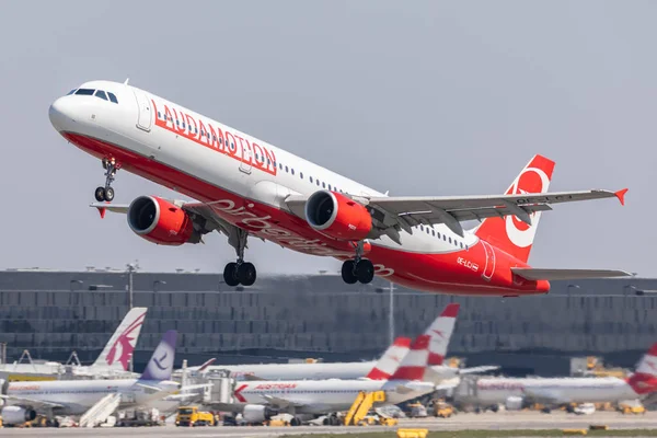 Bécs Ausztria 2019 Airbus A321 Austrian Airlines Bécsi Schwechati Repülőtérről — Stock Fotó