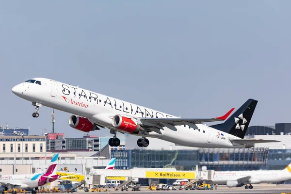 Wenen Oostenrijk 2019 Embraer Erj 195 Austrian Airlines Opstijgen Van — Stockfoto