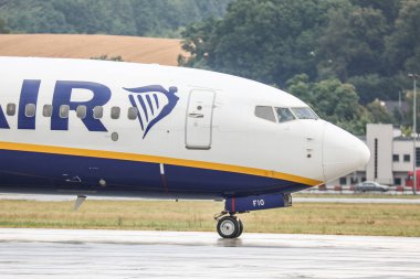 Krakow, Polonya - 14.7.2019 Boeing 737 Ryanair John Paul Ii Balice Krakow Havalimanı 14.7.2019, Krakow, Polonya