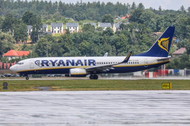 Krakow, Polonya - 14.7.2019 Boeing 737 Ryanair John Paul Ii Balice Krakow Havalimanı 14.7.2019, Krakow, Polonya