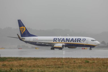 Krakow, Polonya - 14.7.2019 Boeing 737 Ryanair John Paul Ii Balice Krakow Havalimanı 14.7.2019, Krakow, Polonya