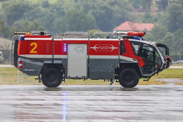 Cracovia Polonia 2019 Camion Dei Pompieri Rosenbauer Nell Aeroporto Giovanni — Foto Stock