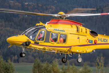 Şimdi Targ, Polonya - 11.10.2019 Agusta Westland Aw169 Nowy Targ Havalimanı 11.10.2019 Nowy Targ, Polonya