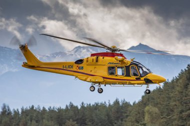 Şimdi Targ, Polonya - 11.10.2019 Agusta Westland Aw169 Nowy Targ Havalimanı 11.10.2019 Nowy Targ, Polonya
