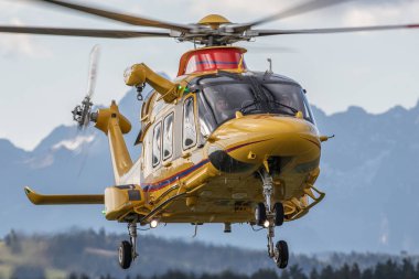 Şimdi Targ, Polonya - 11.10.2019 Agusta Westland Aw169 Nowy Targ Havalimanı 11.10.2019 Nowy Targ, Polonya