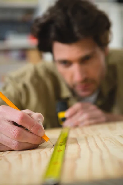 Male Carpenter Measuring Marking Wood Workshop — Stock Photo, Image