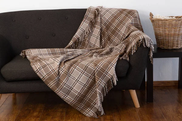 Checkered Blanket Arranged Sofa — Stock Photo, Image