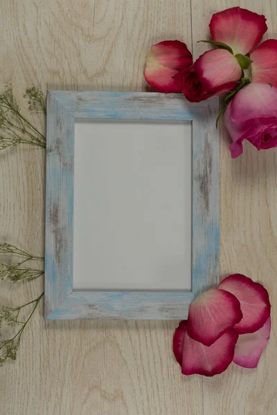 Close Empty Photo Frame Rose Flower Petals — Stock Photo, Image