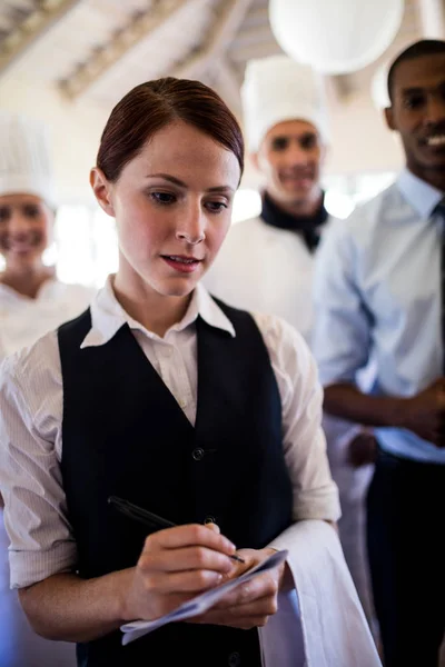 Gruppo Personale Alberghiero Piedi Insieme Hotel — Foto Stock