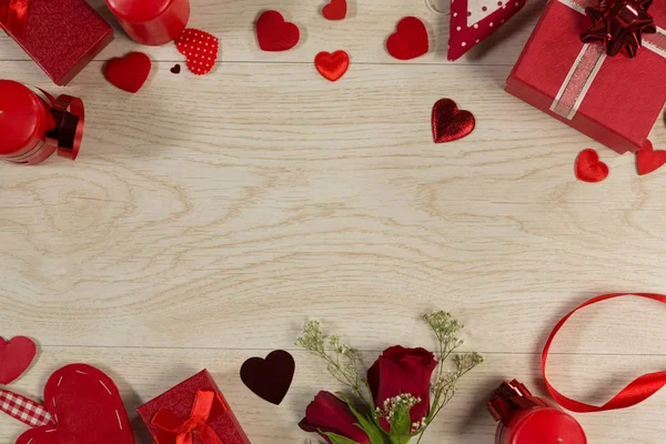 Sobrecarga Cajas Regalo Rosa Decoraciones Forma Corazón Mesa Madera — Foto de Stock