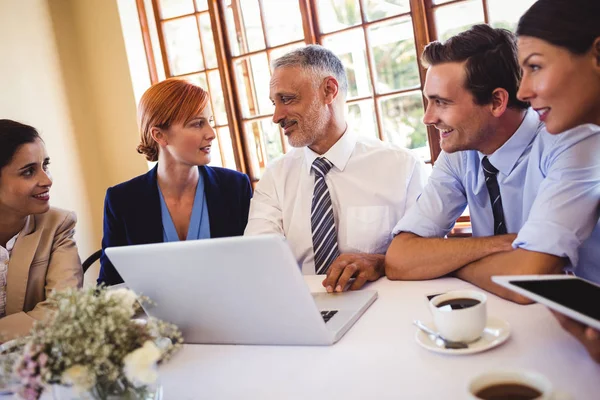 Business People Talking Each Other Table Restaurant — Stock Photo, Image