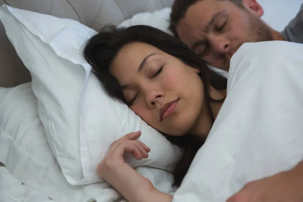 Pareja Durmiendo Cama Dormitorio Casa — Foto de Stock