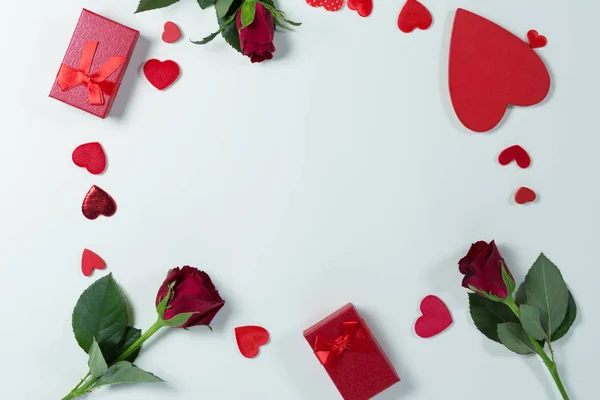 Close Van Giften Van Valentijnskaart Decoraties Witte Achtergrond — Stockfoto