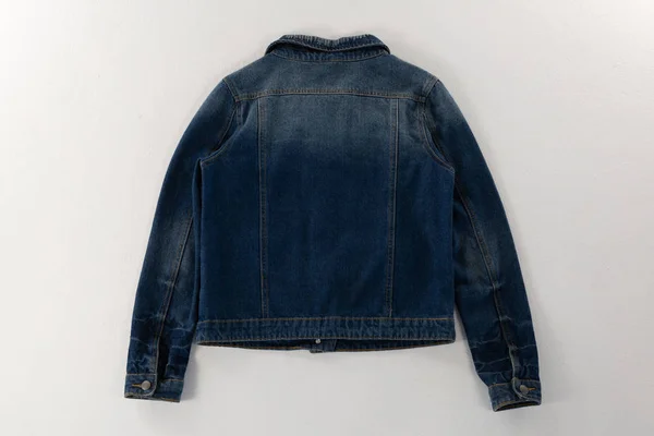 Close Dari Jaket Denim Latar Belakang Putih — Stok Foto