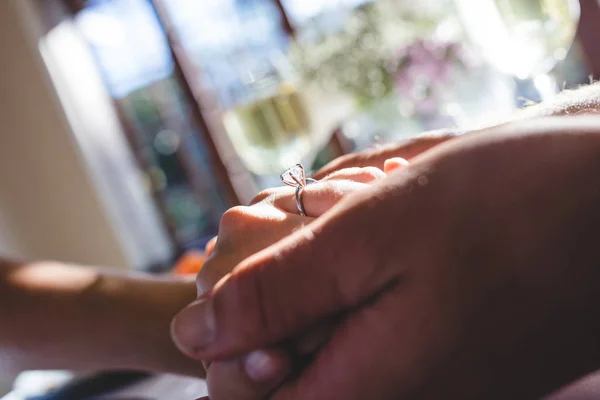 Close Couple Holding Hands Restaurant — Stock Photo, Image