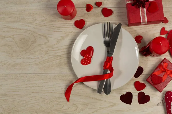 Cajas Regalo Decoraciones Forma Corazón Con Cubiertos Mesa Madera — Foto de Stock