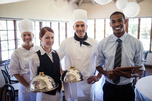 Gruppe Von Hotelköchen Steht Zusammen Hotel — Stockfoto