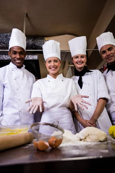 Vrouwelijke Chef Kok Bereiden Van Voedsel Keuken Bij Hotel — Stockfoto