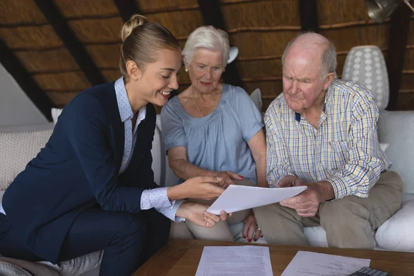 Front View Female Doctor Senior Couple Looking Discussing Medical Reports — Stock Photo, Image