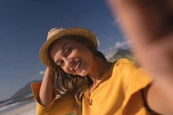 Portrait Woman Wearing Hat Relaxing Beach — Stock Photo, Image