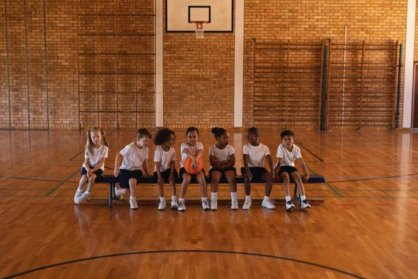 Front View Schoolkids Basketball Sitting Bench Basketball Court School — Stock Photo, Image