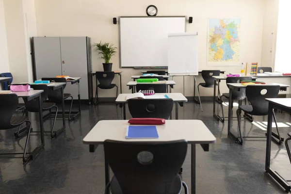 Empty Classroom Desk Whiteboard School — Stock Photo, Image