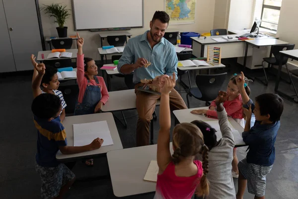 Eller Ise Lköğretim Okulu Sınıfta Okuyan Öğretmen Yetiştirme Okul Çocukları — Stok fotoğraf