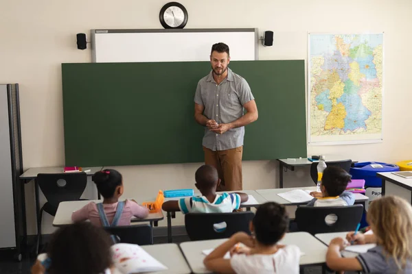 Rear View Male Teacher Teaching Classroom Elementary School — Stock Photo, Image