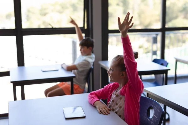 Side View School Kids Raising Hand While Sitting Desk Classroom — Stock Photo, Image