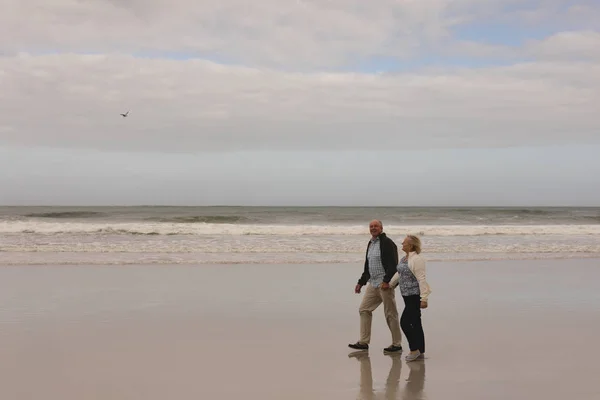 Side View Active Senior Couple Walking Together Hand Hand Beach — Stock Photo, Image