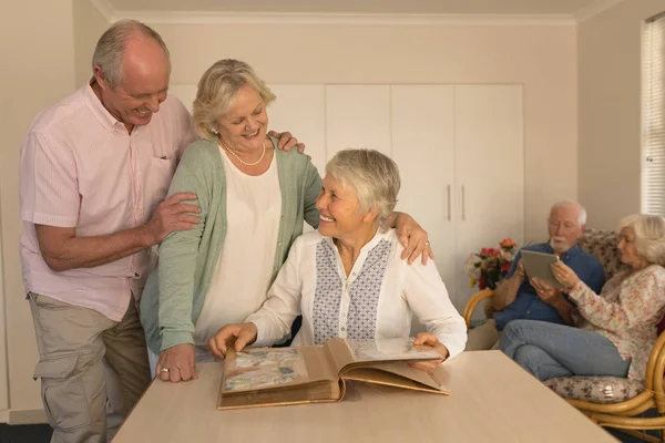 Front View Group Active Senior People Interacting Each Other Photo — Stock Photo, Image