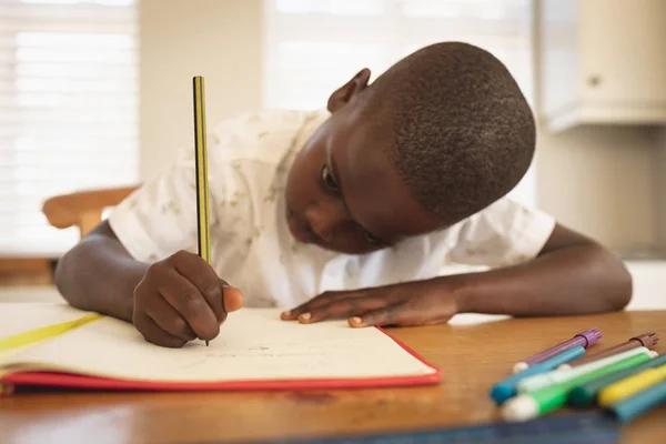 Närbild African American Boy Gör Hemarbet Matbord Köket Hemma — Stockfoto