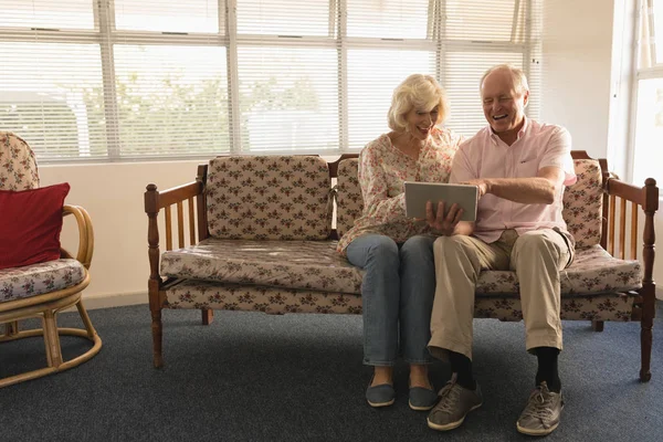 Front View Senior Couple Laughing Using Digital Tablet Living Room — Stock Photo, Image