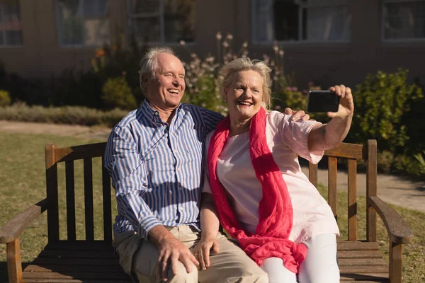 Front View Active Senior Caucasian Couple Taking Selfie Mobile Phone — Stock Photo, Image