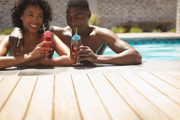 Front View Happy Young African American Couple Leaning Edge Pool — Stock Photo, Image