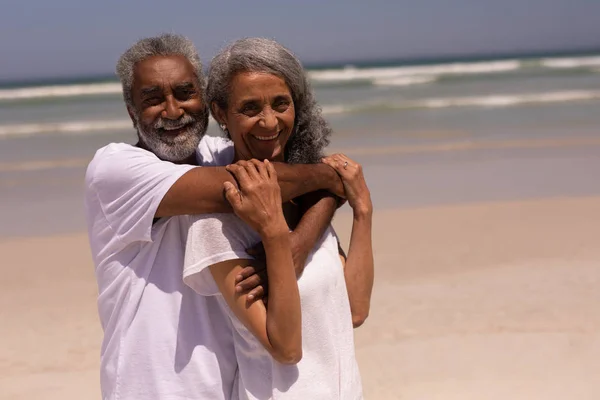 Front View Senior Man Embracing Senior Woman Beach Sunshine — Stock Photo, Image