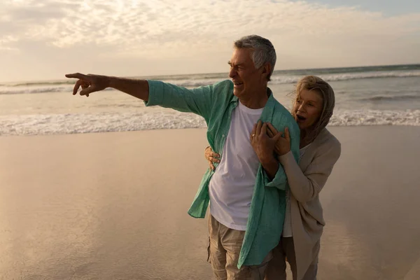 Front View Active Senior Man Senior Woman Pointing Distant Beach — Stock Photo, Image