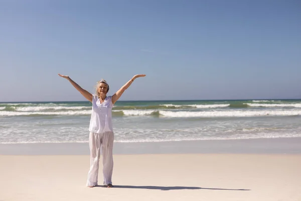 Front View Active Senior Woman Standing Arms Outstretched Beach — Stock Photo, Image