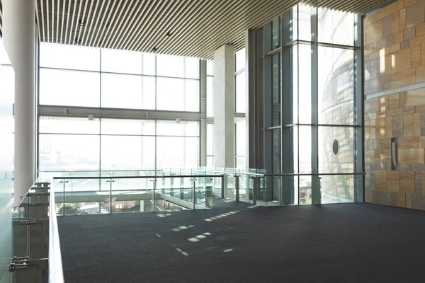 Leere Kommerzielle Moderne Business Büro Balkon Mit Hoher Decke — Stockfoto